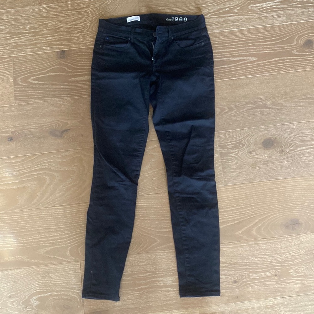 Black skinny jeans 26L from GAP
